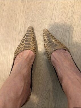 Stuart Weitzman Pointed Toe Croc-Embossed Flats in Beige/Tan